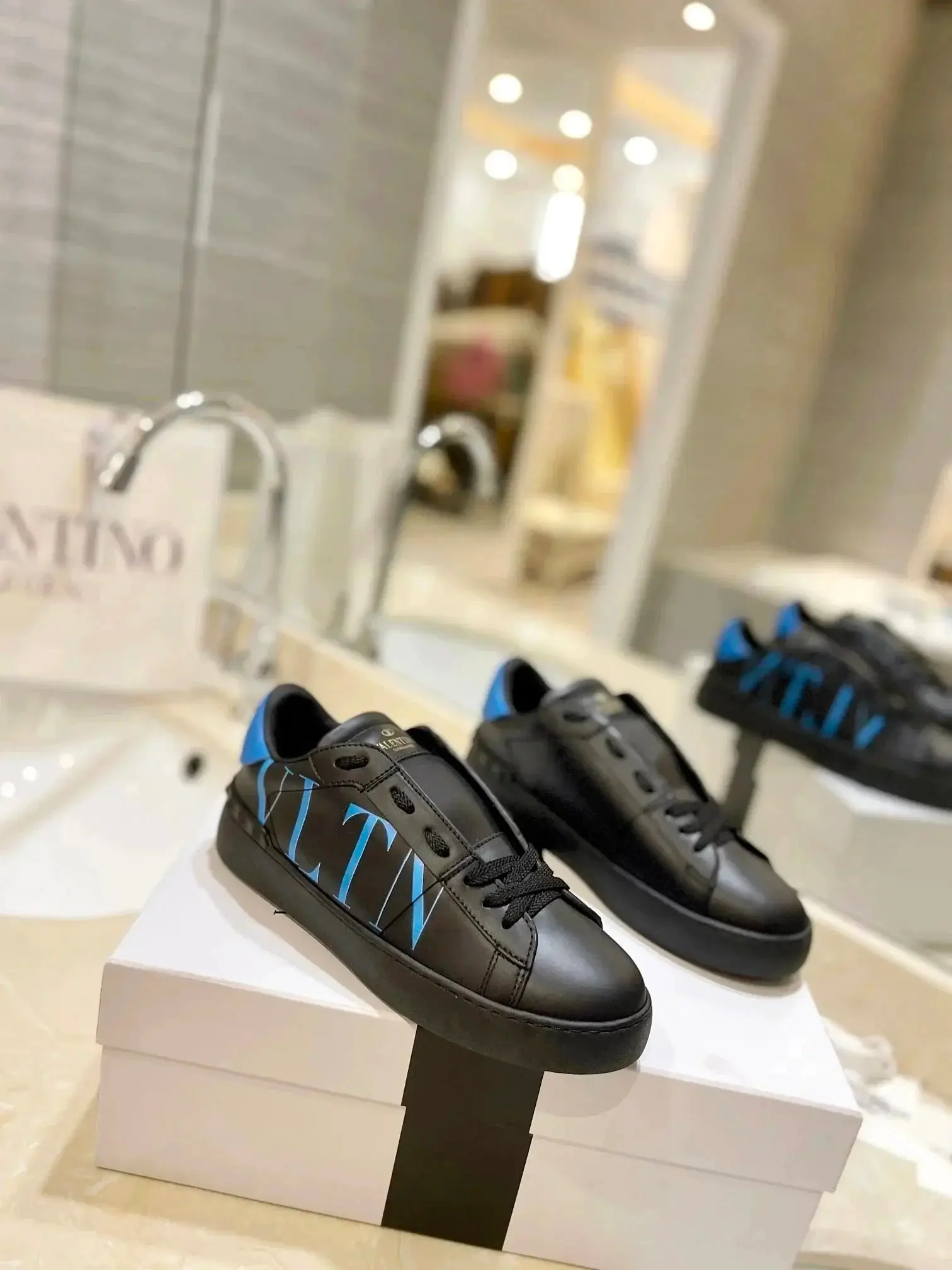 Valentino Sneakers 4